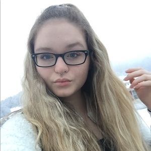 Meet your Posher, Abby